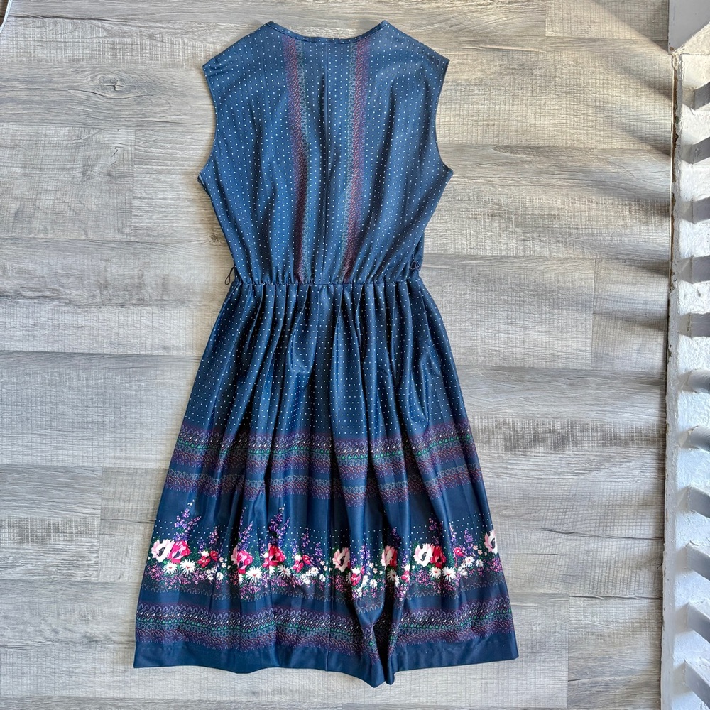 Vintage '70s Floral/Polka Dot Print Midi Housedre… - image 8